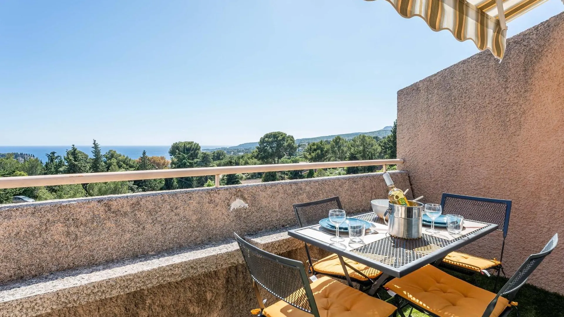 Le Neptune Cassis Apartment