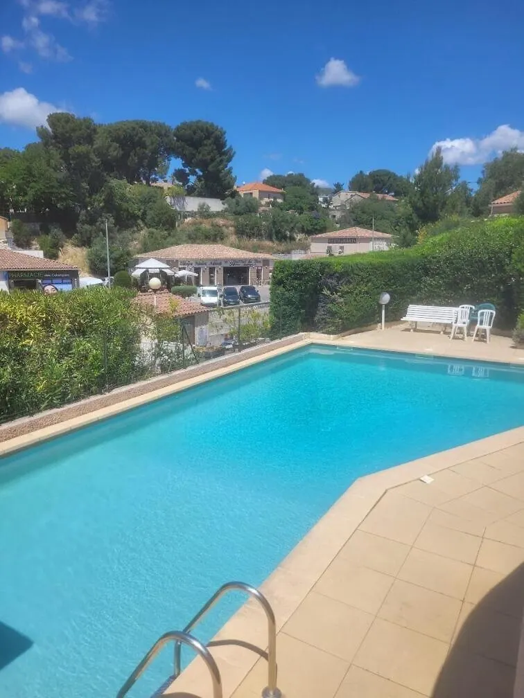 Le Neptune Cassis 0*,  Francia